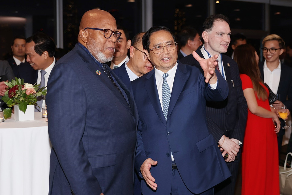 Thủ tướng Phạm Minh Chính với Chủ tịch Đại Hội đồng Liên hợp quốc khóa 78 Dennis Francis dự chiêu đãi kỷ niệm 78 năm Quốc khánh và 46 năm Việt Nam gia nhập Liên hợp quốc. (Ảnh: Dương Giang/TTXVN)