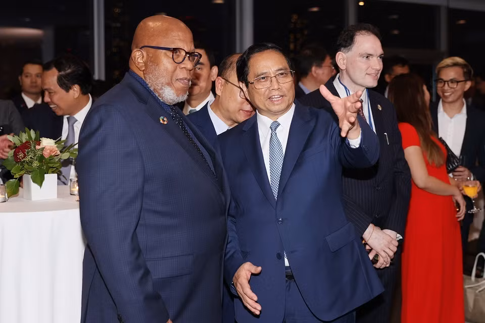 Thủ tướng Phạm Minh Chính với Chủ tịch Đại Hội đồng Liên hợp quốc khóa 78 Dennis Francis dự chiêu đãi kỷ niệm 78 năm Quốc khánh và 46 năm Việt Nam gia nhập Liên hợp quốc. (Ảnh: Dương Giang/TTXVN)
