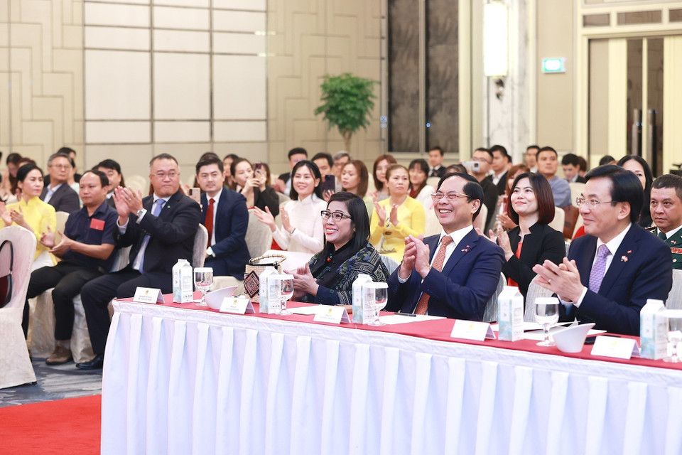 Phu nhân Lê Thị Bích Trân và các thành viên Đoàn đại biểu cấp cao Việt Nam tham dự buổi gặp. (Ảnh: Dương Giang/TTXVN)