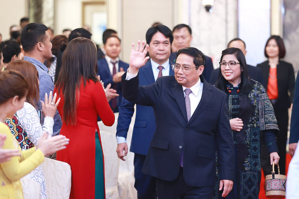 Thủ tướng Phạm Minh Chính và Phu nhân đến buổi gặp gỡ cán bộ, nhân viên các cơ quan đại diện và cộng đồng người Việt tại Singapore. (Ảnh: Dương Giang/TTXVN)