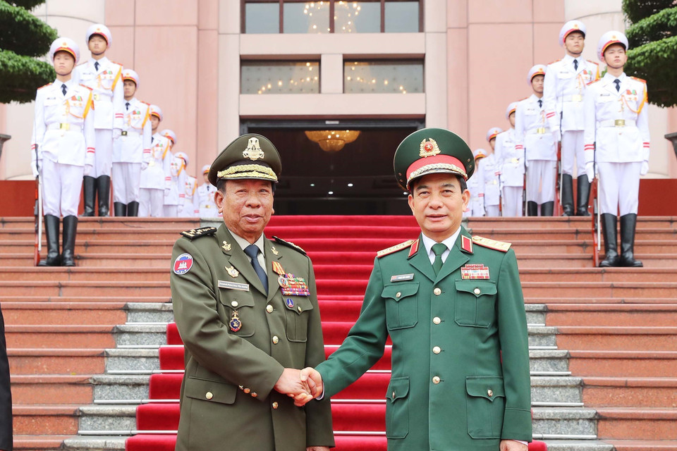 Đại tướng, Bộ trưởng Quốc phòng Phan Văn Giang và Đại tướng Tea Banh, Phó Thủ tướng, Bộ trưởng Quốc phòng Vương quốc Campuchia. (Ảnh: Trọng Đức/TTXVN)