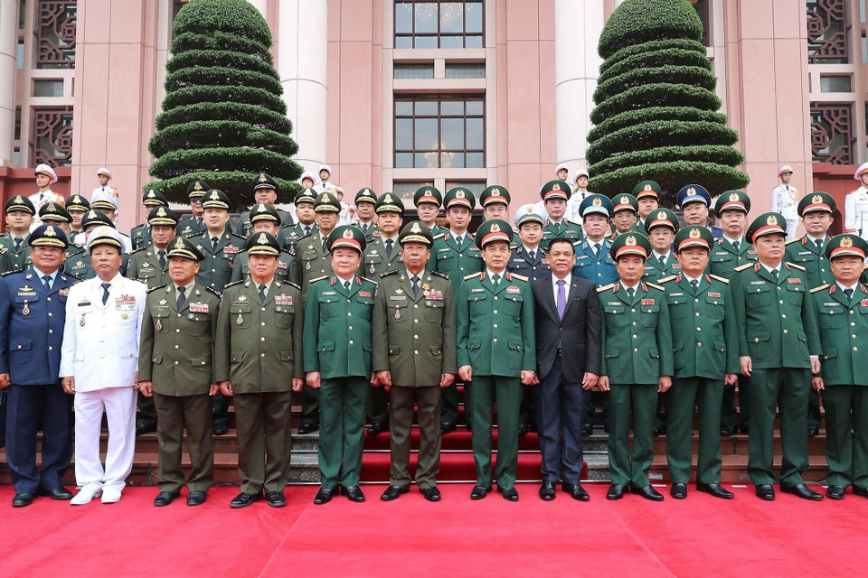 Đại tướng, Bộ trưởng Quốc phòng Phan Văn Giang và Đại tướng Tea Banh, Phó Thủ tướng, Bộ trưởng Quốc phòng Vương quốc Campuchia. (Ảnh: Trọng Đức/TTXVN)