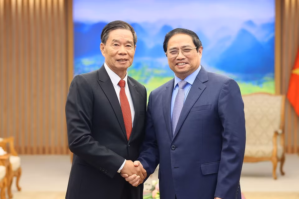 Thủ tướng Phạm Minh Chính tiếp ông Sinlavong Khoutphaythoune, Chủ tịch Ủy ban Trung ương Mặt trận Lào xây dựng đất nước. (Ảnh: Dương Giang/TTXVN)