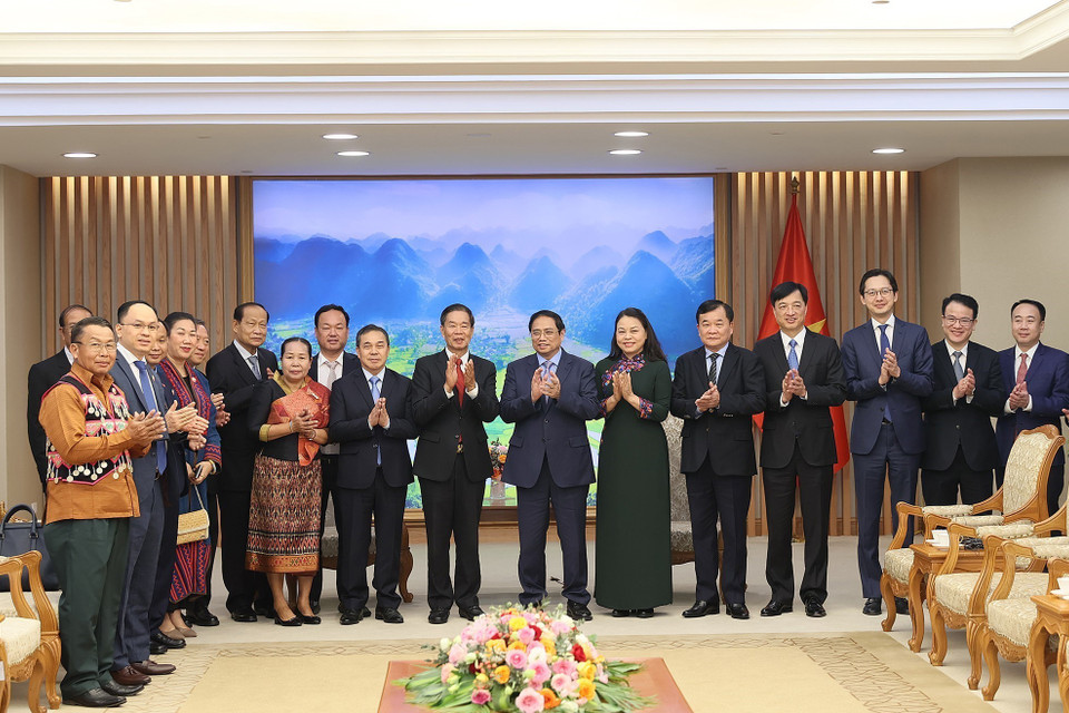 Thủ tướng Phạm Minh Chính với Đoàn đại biểu Ủy ban Trung ương Mặt trận Lào xây dựng đất nước. (Ảnh: Dương Giang/TTXVN)