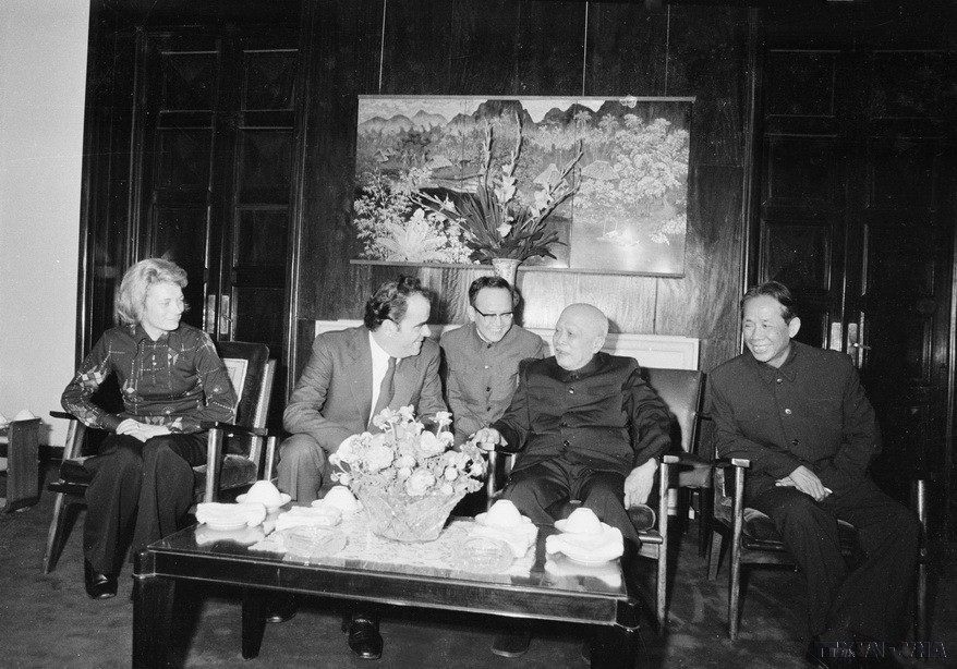 Chủ tịch Tôn Đức Thắng tiếp đoàn đại biểu Đảng Cộng sản Pháp do Tổng Bí thư Georges Marchais dẫn đầu sang thăm Việt Nam, ngày 30/6/1973. (Ảnh: Xuân Lâm/TTXVN)