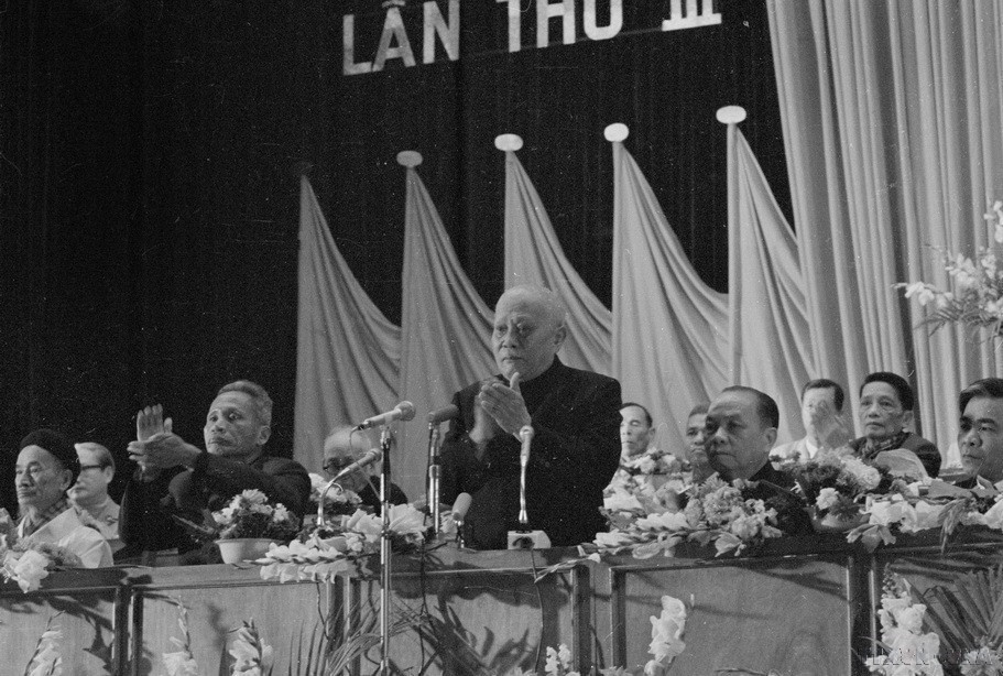 Chủ tịch Tôn Đức Thắng đọc diễn văn khai mạc Đại hội lần thứ 3 Mặt trận Tổ quốc Việt Nam, ngày 14/12/1971. (Ảnh: TTXVN)