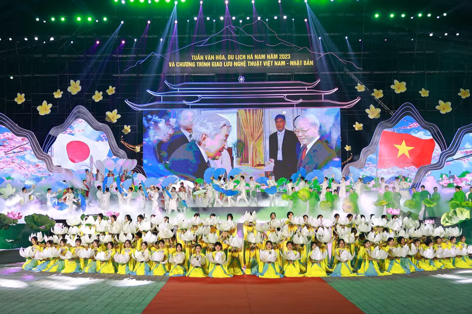 Tiết mục biểu diễn nghệ thuật truyền thống Việt Nam-Nhật Bản tại lễ khai mạc. (Ảnh: Doãn Tấn/TTXVN)