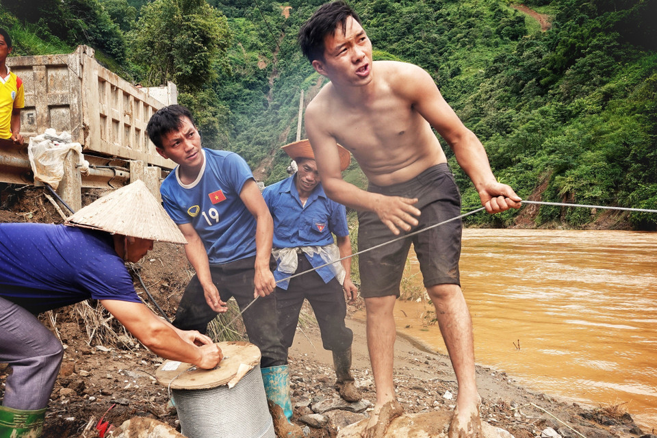 Toàn xã Lao Chải có 92 nhà bị ảnh hưởng, 26/92 nhà bị thiệt hại từ 70-100%, 5 nhà bị sập hoàn toàn và 18 nhà cần di dời khẩn cấp và hàng chục ha lúa, ngô bị thiệt hại do sạt lở. (Ảnh: Tuấn Anh/TTXVN)