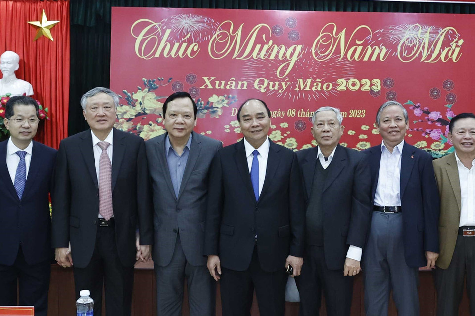 Chủ tịch nước Nguyễn Xuân Phúc và các đại biểu tại buổi gặp mặt. (Ảnh: Thống Nhất/TTXVN)