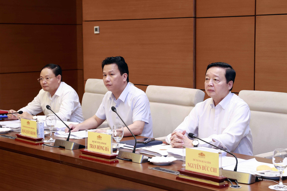 Phó Thủ tướng Trần Hồng Hà và đại biểu dự cuộc làm việc. (Ảnh: Doãn Tấn/TTXVN)