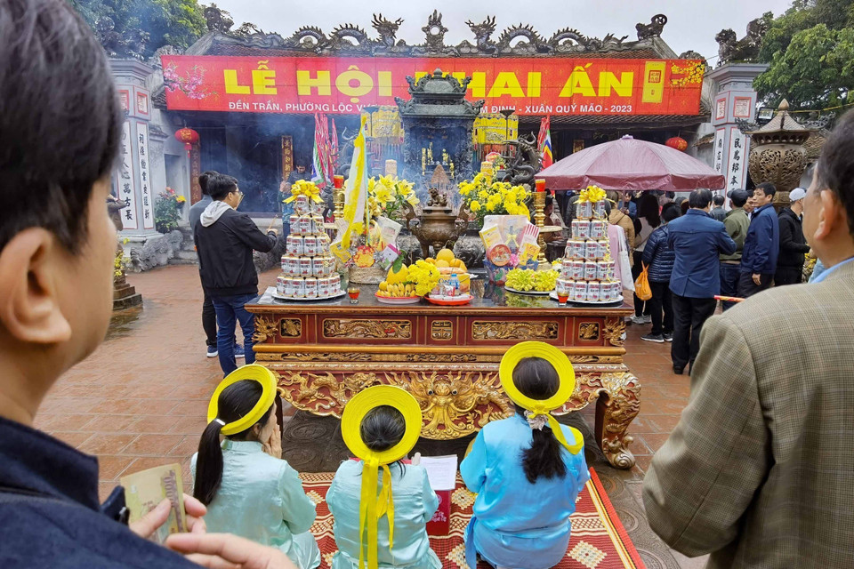 Năm nay, Lễ hội Khai ấn đền Trần được khôi phục sau 3 năm gián đoạn do dịch COVID-19 và tổ chức cơ bản đầy đủ nhất các hoạt động lễ hội truyền thống. (Ảnh: Thanh Tùng/TTXVN)