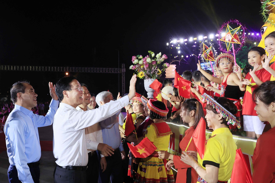 Chủ tịch nước Võ Văn Thưởng dự chương trình Đêm hội Thành Tuyên năm 2023. (Ảnh: Thống Nhất/TTXVN)