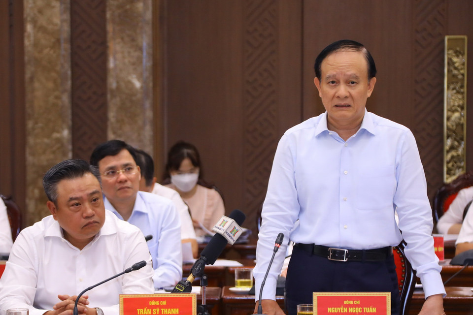 Phó Bí thư Thành ủy, Chủ tịch Hội đồng Nhân dân thành phố Hà Nội Nguyễn Ngọc Tuấn phát biểu. (Ảnh: Văn Điệp/TTXVN)