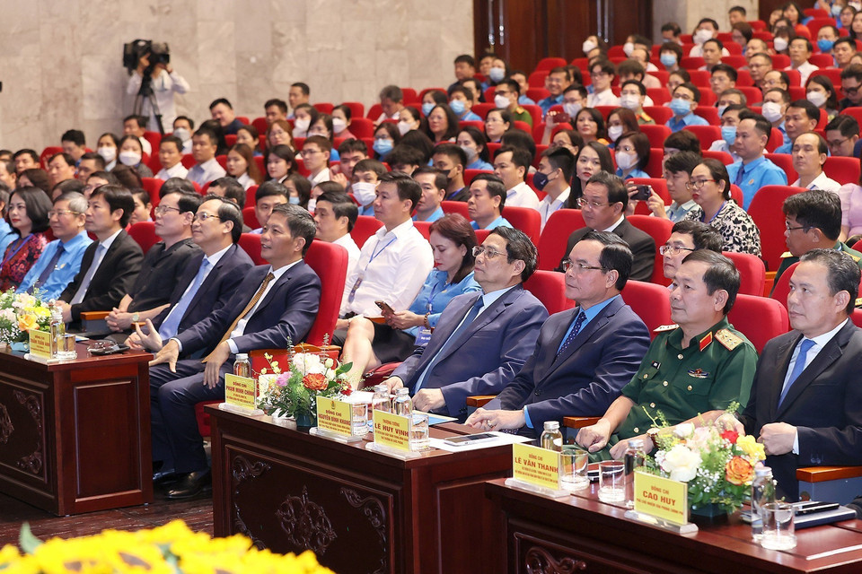 Thủ tướng Phạm Minh Chính và Trưởng Ban Kinh tế Trung ương Trần Tuấn Anh cùng các đại biểu dự lễ phát động. (Ảnh: Dương Giang/TTXVN)