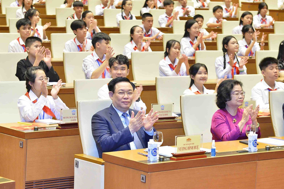 Chủ tịch Quốc hội Vương Đình Huệ dự Phiên họp giả định Quốc hội Trẻ em lần thứ nhất năm 2023. (Ảnh: Minh Đức/TTXVN)