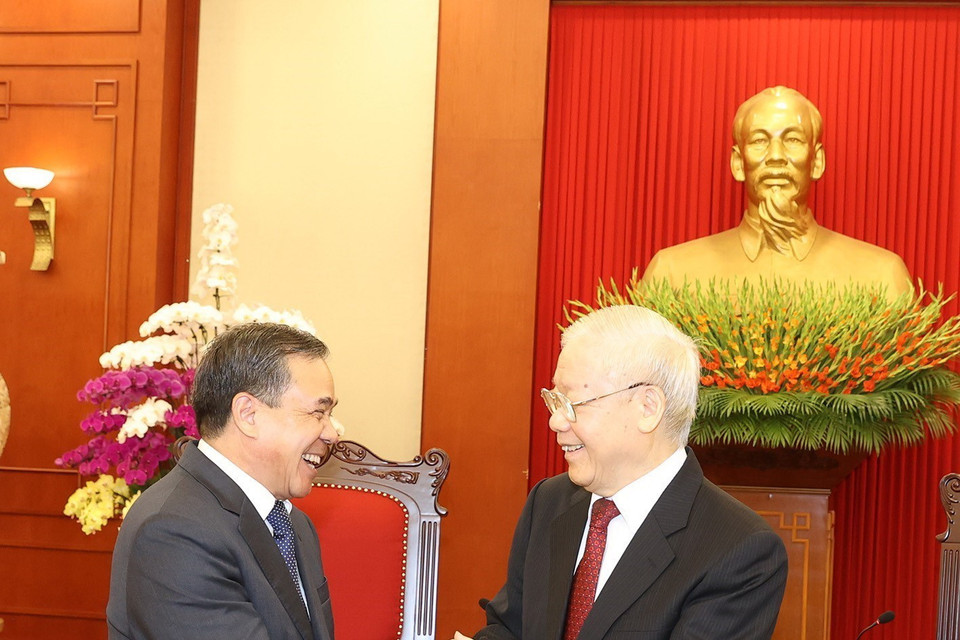 Chiều 20/9/2023, Tổng Bí thư Nguyễn Phú Trọng tiếp Đại sứ Đặc mệnh toàn quyền nước Cộng hòa Dân chủ Nhân dân Lào Sengphet Houngboungnuang. (Ảnh: Trí Dũng/TTXVN)