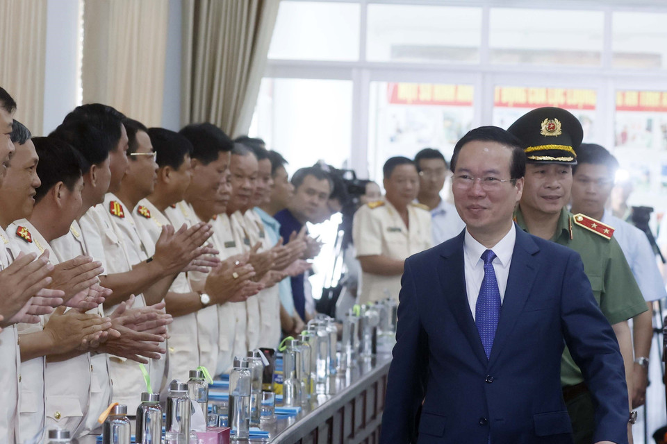 Nhân kỷ niệm 78 năm Ngày truyền thống lực lượng Công an Nhân dân (19/8/1945-19/8/2023), sáng 19/8, Chủ tịch nước Võ Văn Thưởng thăm Công an tỉnh An Giang. (Ảnh: Thống Nhất/TTXVN)