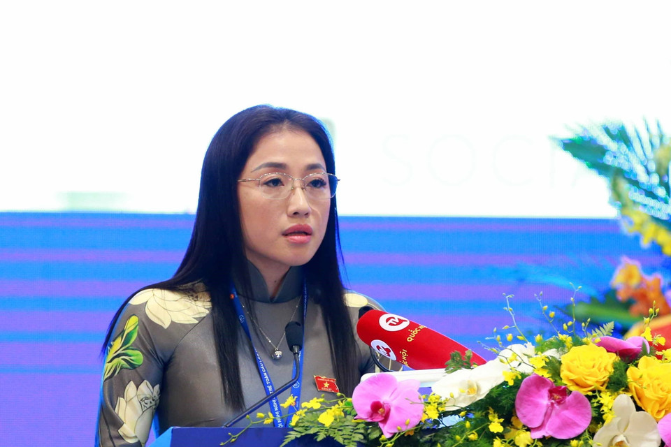 Đại biểu Quốc hội Việt Nam Trần Khánh Thu trình bày Báo cáo tóm tắt của Phiên thảo luận. (Ảnh: TTXVN)