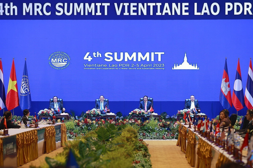 Thủ tướng Phạm Minh Chính, Thủ tướng Campuchia, Thủ tướng Lào và Tổng Thư ký Văn phòng Tài nguyên nước quốc gia, Thái Lan tham dự Phiên toàn thể Hội nghị cấp cao Ủy hội sông Mekong quốc tế lần thứ tư. (Ảnh: Dương Giang/TTXVN)