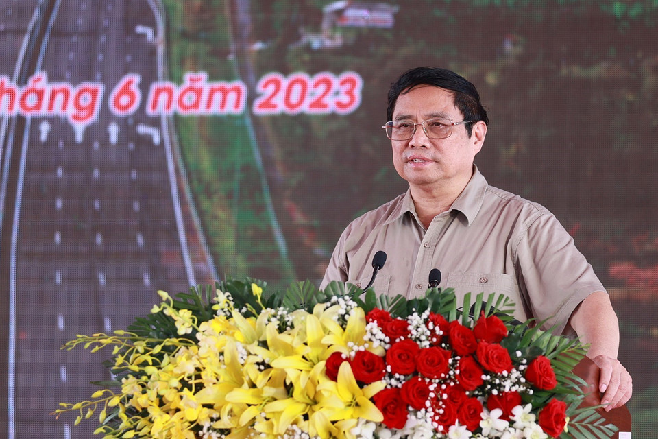 Thủ tướng Phạm Minh Chính phát lệnh khởi công Dự án tuyến Đường bộ Cao tốc Sóc Trăng-Cần Thơ-Châu Đốc giai đoạn 1. (Ảnh: Dương Giang/TTXVN)