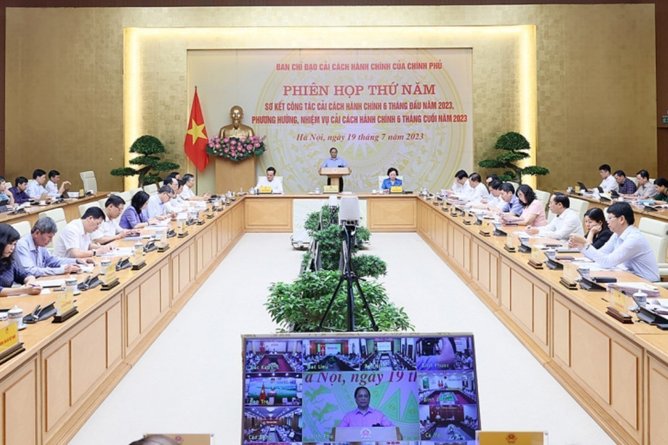 Thủ tướng Phạm Minh Chính, Trưởng Ban Chỉ đạo Cải cách Hành chính của Chính phủ, chủ trì Phiên họp thứ năm Ban Chỉ đạo để sơ kết công tác cải cách hành chính 6 tháng đầu năm; phương hướng, nhiệm vụ 6 tháng cuối năm. (Ảnh: Dương Giang/TTXVN)