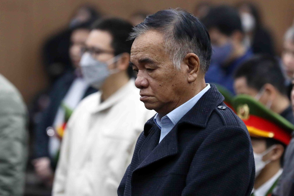 Bị cáo Trần Đình Thành, cựu Bí thư Tỉnh ủy Đồng Nai, nghe chủ tọa tuyên án. (Ảnh: Phạm Kiên/TTXVN)