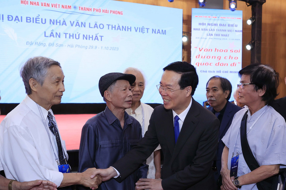 Chủ tịch nước Võ Văn Thưởng và các đại biểu. (Ảnh: Thống Nhất/TTXVN)