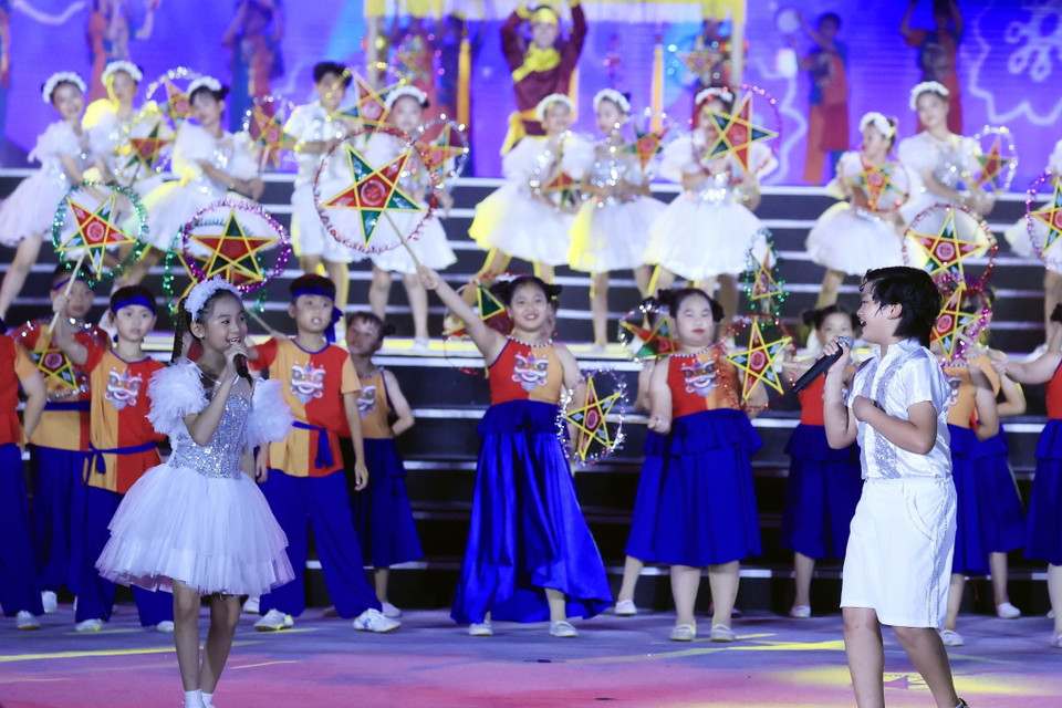 Màn biểu diễn nghệ thuật tại Đêm hội Thành Tuyên năm 2023. (Ảnh: Thống Nhất/TTXVN)