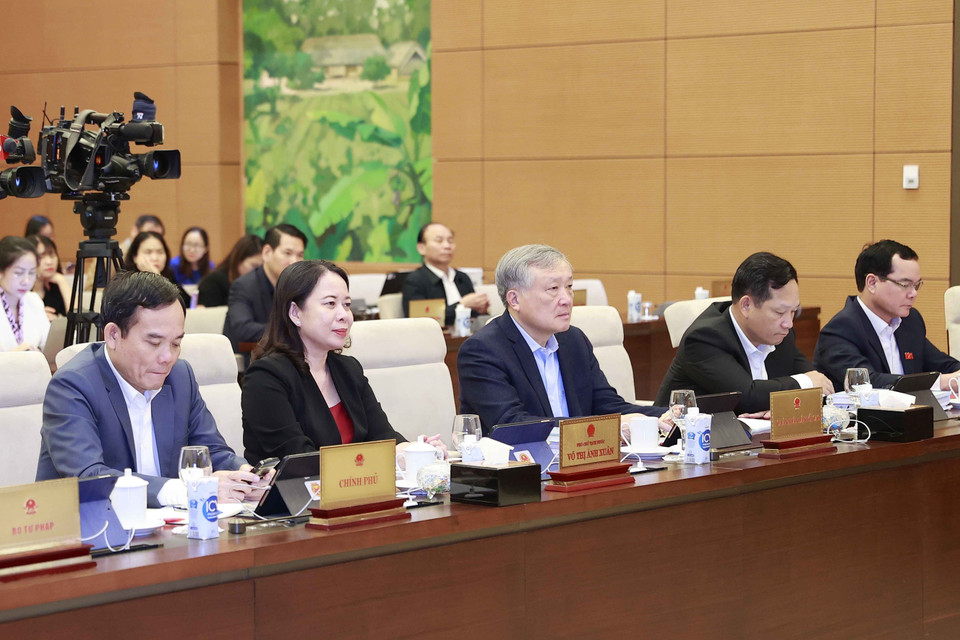 Phó Chủ tịch nước Võ Thị Ánh Xuân, Phó Thủ tướng Trần Lưu Quang cùng lãnh đạo một số ban, ngành Trung ương tham dự phiên họp. (Ảnh: Doãn Tấn/TTXVN)