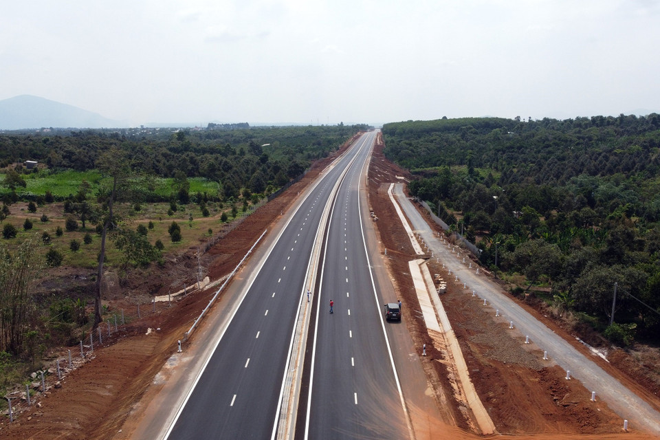 Sau khi Cao tốc Phan Thiết-Dầu Giây được đưa vào khai thác, thời gian di chuyển từ Thành phố Hồ Chí Minh đi Phan Thiết (tỉnh Bình Thuận) được rút ngắn từ 5-6 tiếng trước đây xuống còn khoảng 2 tiếng. (Ảnh: Mạnh Linh/TTXVN)