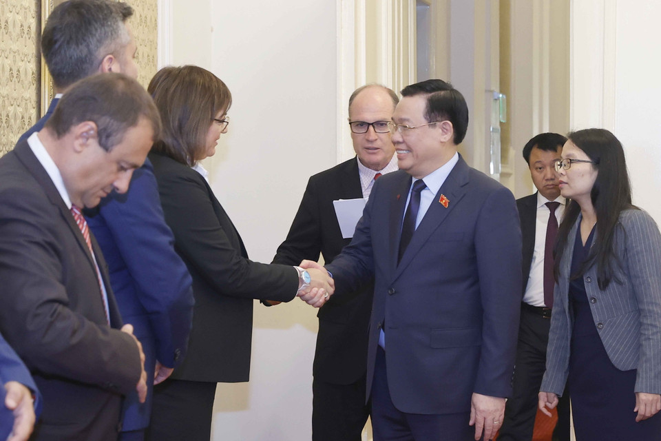 Chủ tịch Quốc hội Vương Đình Huệ và Chủ tịch Ðảng Xã hội Bulgaria Kornelya Ninova. (Ảnh: Doãn Tấn/TTXVN)