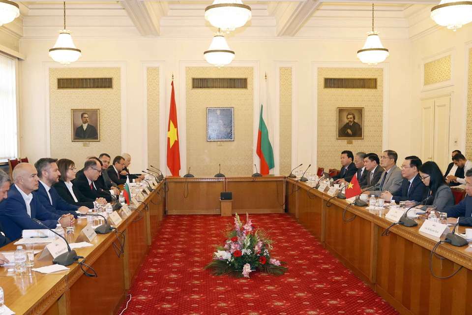 Chủ tịch Quốc hội Vương Đình Huệ tiếp bà Kornelya Ninova, Chủ tịch Ðảng Xã hội Bulgaria (BSP), Chủ tịch Nhóm Nghị sỹ BSP vì Bulgaria. (Ảnh: Doãn Tấn/TTXVN)