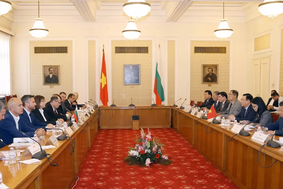 Chủ tịch Quốc hội Vương Đình Huệ tiếp bà Kornelya Ninova, Chủ tịch Ðảng Xã hội Bulgaria (BSP), Chủ tịch Nhóm Nghị sỹ BSP vì Bulgaria. (Ảnh: Doãn Tấn/TTXVN)
