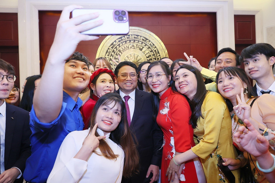 Thủ tướng Phạm Minh Chính với cộng đồng người Việt Nam tại Trung Quốc. (Ảnh: Dương Giang/TTXVN)