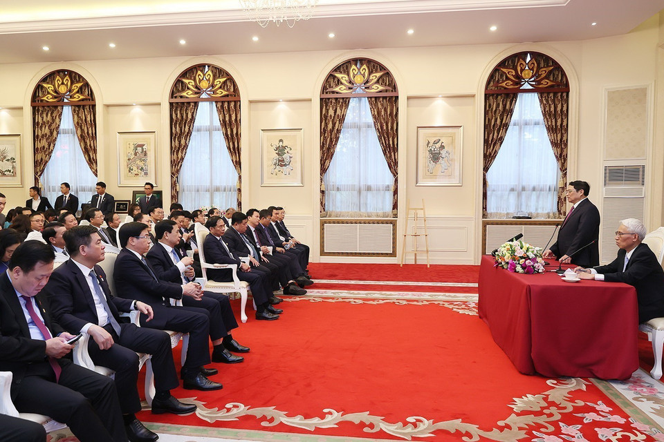 Thủ tướng Phạm Minh Chính phát biểu tại buổi gặp gỡ cán bộ nhân viên Đại sứ quán và cộng đồng người Việt Nam tại Trung Quốc. (Ảnh: Dương Giang/TTXVN)