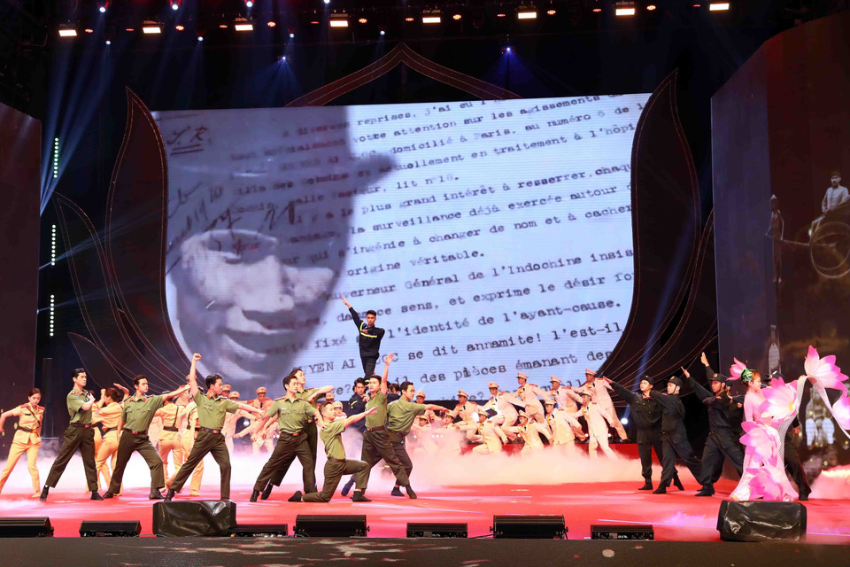 Chương trình biểu diễn nghệ thuật chào mừng buổi lễ. (Ảnh: Phạm Kiên/TTXVN)