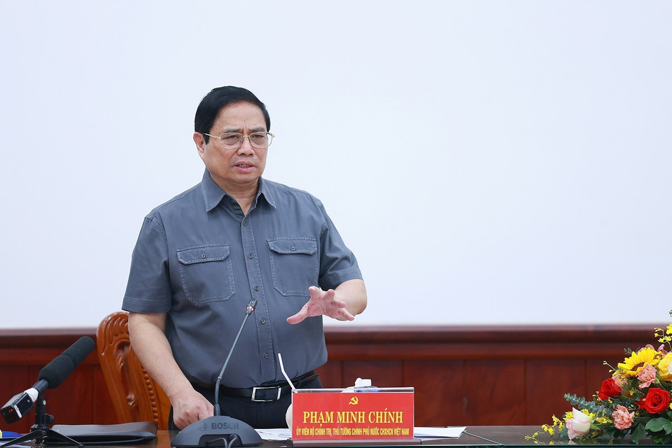 Thủ tướng Phạm Minh Chính làm việc với lãnh đạo chủ chốt tỉnh Bến Tre. (Ảnh: Dương Giang/TTXVN)