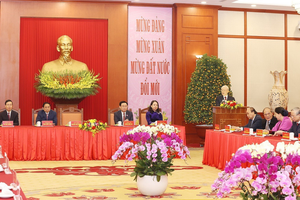 Tổng Bí thư Nguyễn Phú Trọng chúc Tết các lãnh đạo và nguyên lãnh đạo Đảng, Nhà nước. (Ảnh: Trí Dũng/TTXVN)