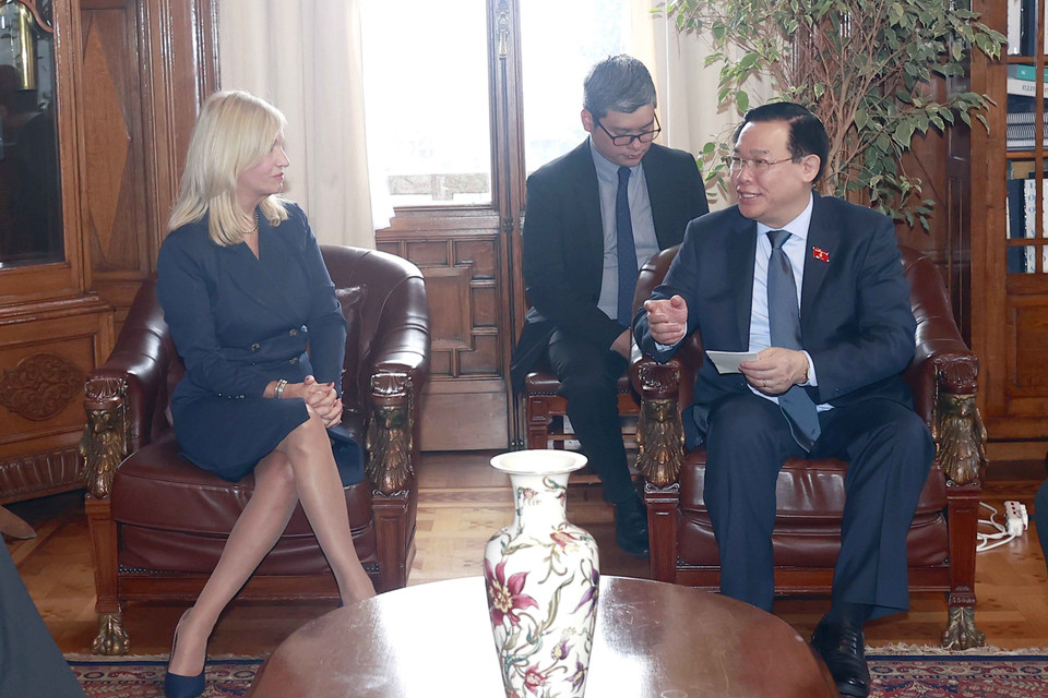 Chủ tịch Quốc hội Vương Đình Huệ với Chủ tịch Thượng viện Beatriz Argimon. (Ảnh: Doãn Tấn/TTXVN)