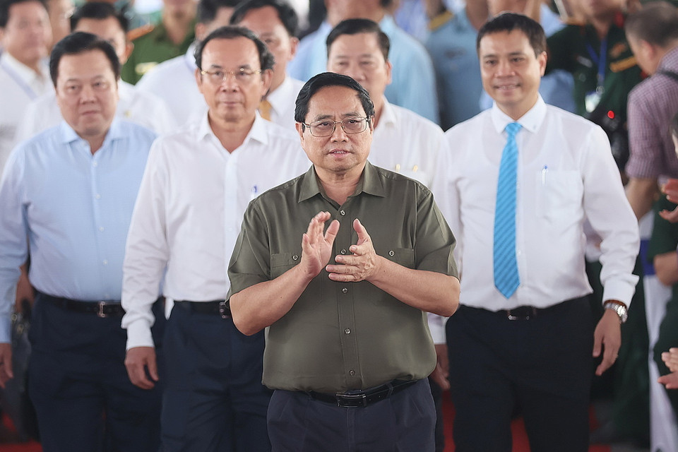 Thủ tướng Phạm Minh Chính đến dự Lễ Khởi công xây dựng Nhà ga Hành khách và Đường cất hạ cánh, Đường lăn, Sân đỗ máy bay thuộc Dự án Cảng Hàng không Quốc tế Long Thành giai đoạn 1 và Nhà ga Hành khách T3, Cảng Hàng không Quốc tế Tân Sơn Nhất. (Ảnh: Dương Giang/TTXVN)