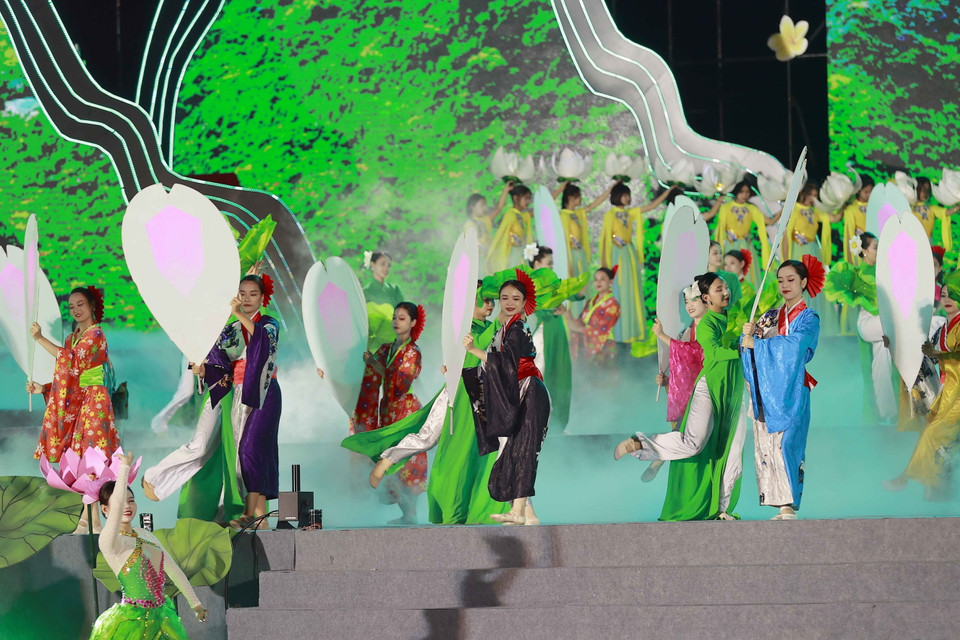 Tiết mục văn nghệ khai mạc Tuần Văn hóa-Du lịch Hà Nam năm 2023. (Ảnh: Doãn Tấn/TTXVN)
