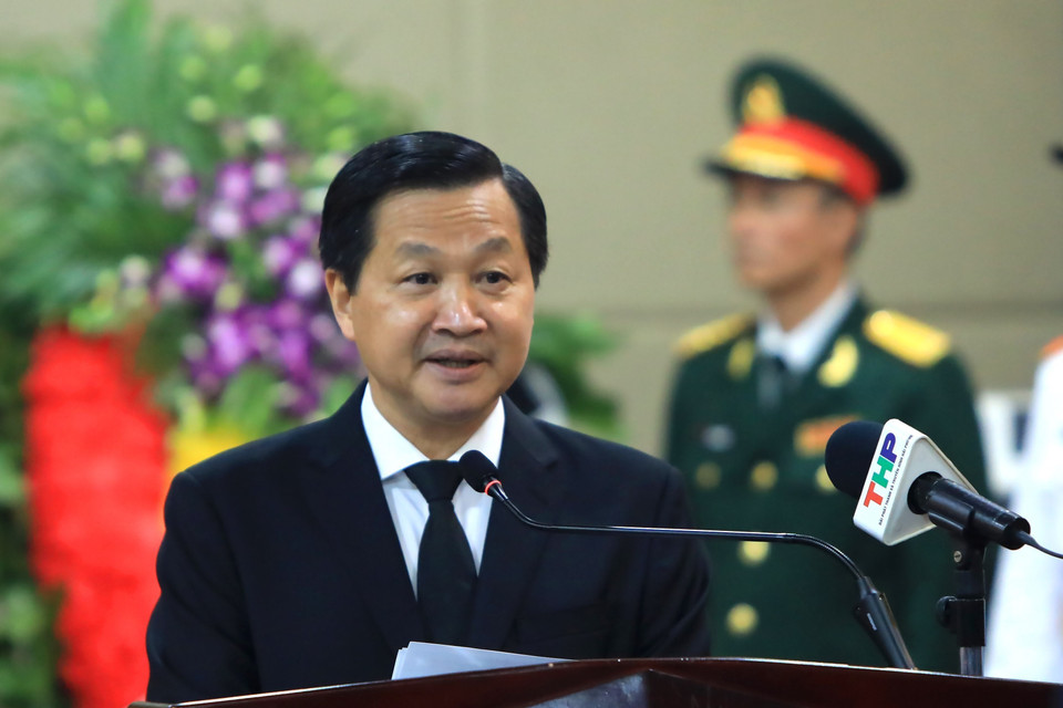Ông Lê Minh Khái, Bí thư Trung ương Đảng, Phó Thủ tướng, Trưởng Ban Lễ tang đọc điếu văn tại Lễ Truy điệu Phó Thủ tướng Lê Văn Thành. (Ảnh: Lâm Khánh/TTXVN)
