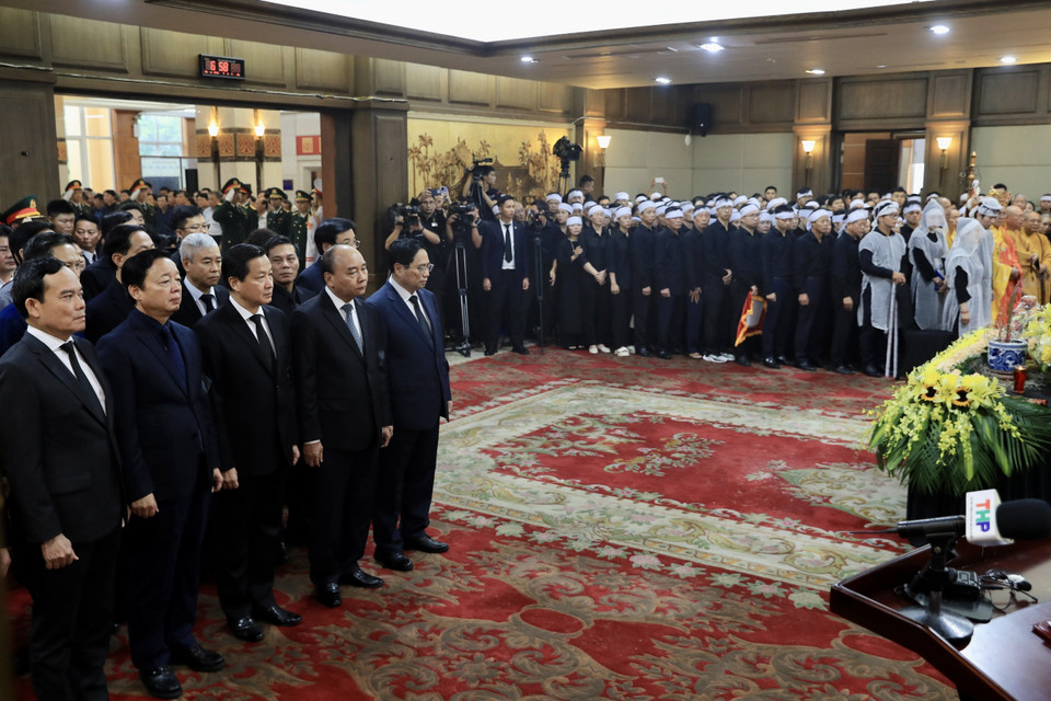 Thủ tướng Phạm Minh Chính, các lãnh đạo, nguyên lãnh đạo Đảng, Nhà nước và gia quyến tại Lễ Truy điệu Phó Thủ tướng Lê Văn Thành. (Ảnh: Lâm Khánh/TTXVN)