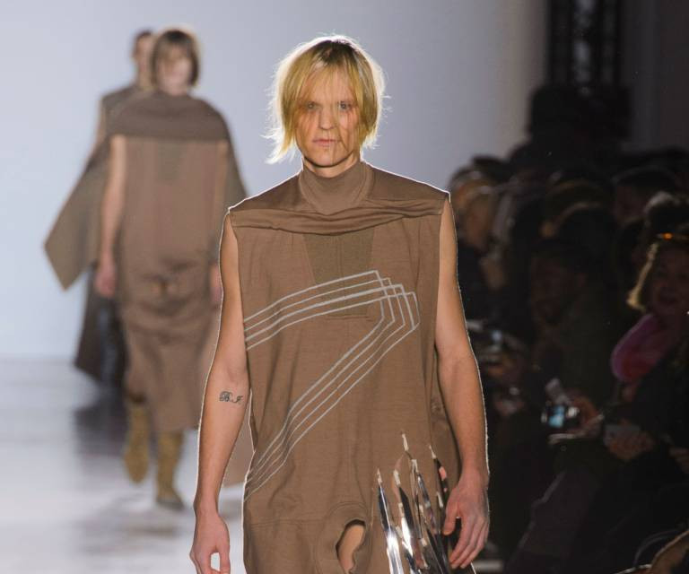 Một trang phục nhạy cảm khác của Rick Owens. (Nguồn: Getty Images)