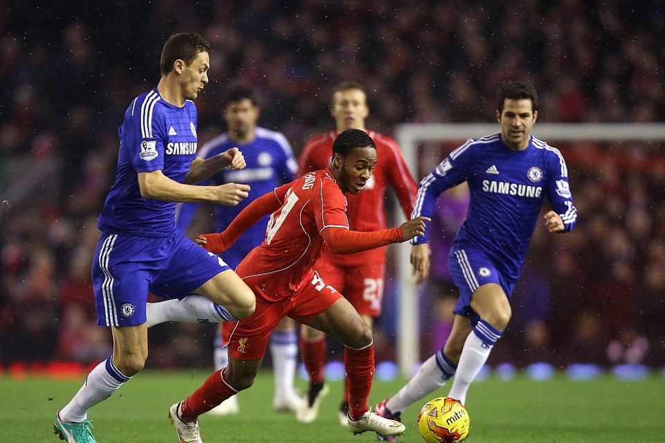 Với lợi thế sân nhà, Liverpool đẩy cao đội hình.