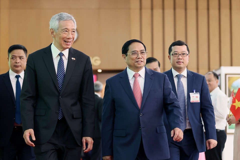 Thủ tướng Phạm Minh Chính và Thủ tướng nước Cộng hòa Singapore Lý Hiển Long. (Ảnh: Dương Giang/TTXVN)