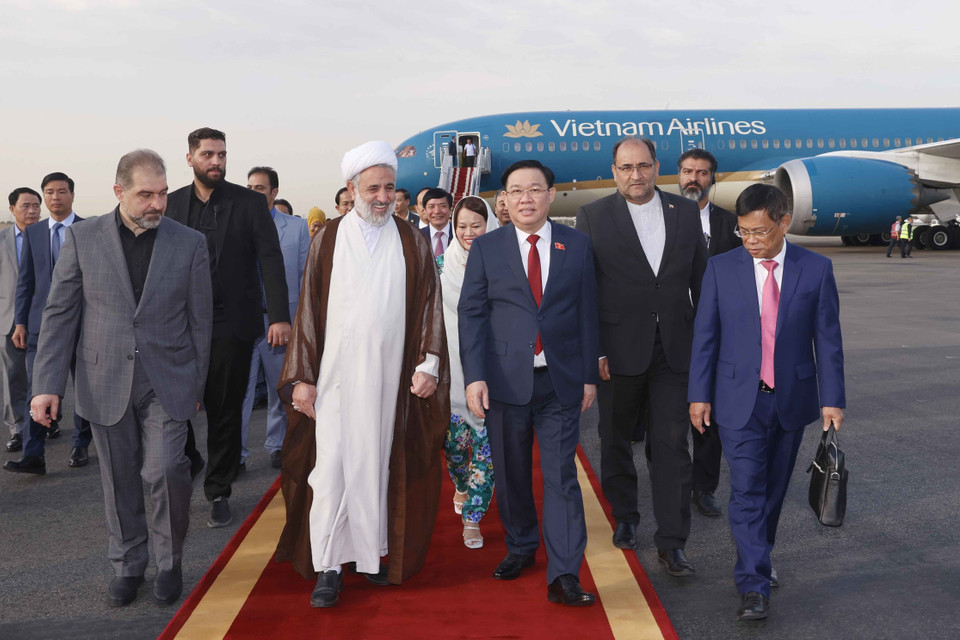 Lễ đón Chủ tịch Quốc hội Vương Đình Huệ tại Sân bay Mehrabad, thủ đô Tehran. (Ảnh: Doãn Tấn/TTXVN)