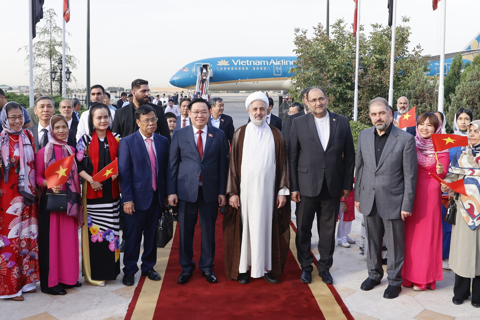 Lễ đón Chủ tịch Quốc hội Vương Đình Huệ tại Sân bay Mehrabad, thủ đô Tehran. (Ảnh: Doãn Tấn/TTXVN)