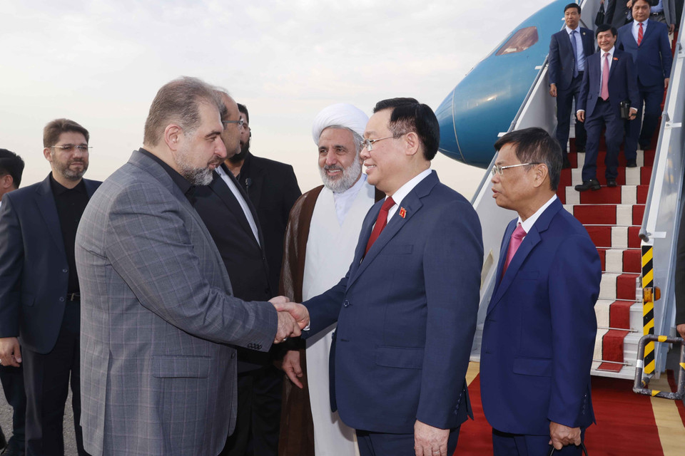 Lễ đón Chủ tịch Quốc hội Vương Đình Huệ tại Sân bay Mehrabad, thủ đô Tehran. (Ảnh: Doãn Tấn/TTXVN)