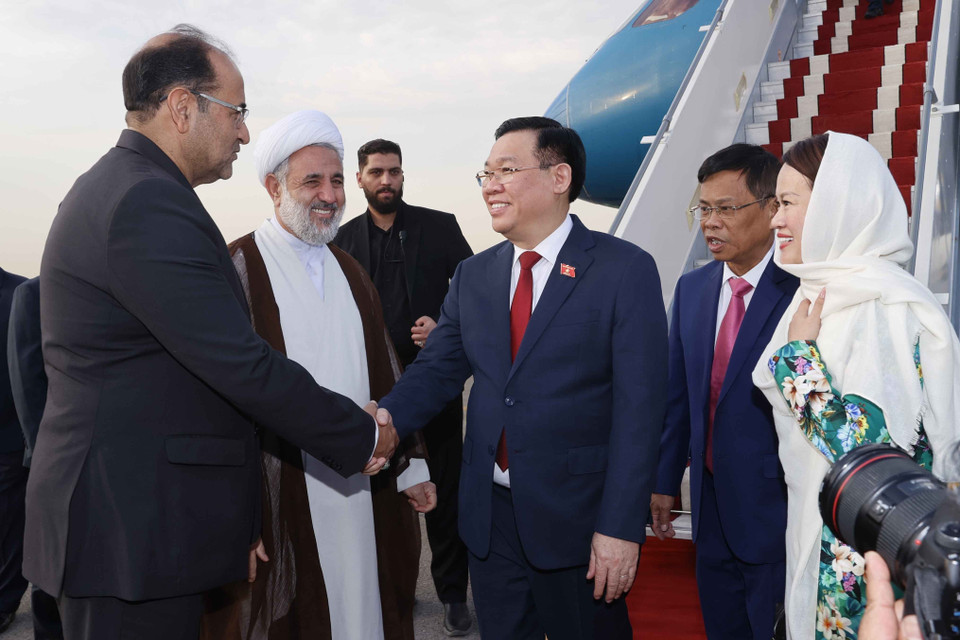 Lễ đón Chủ tịch Quốc hội Vương Đình Huệ tại Sân bay Mehrabad, thủ đô Tehran. (Ảnh: Doãn Tấn/TTXVN)